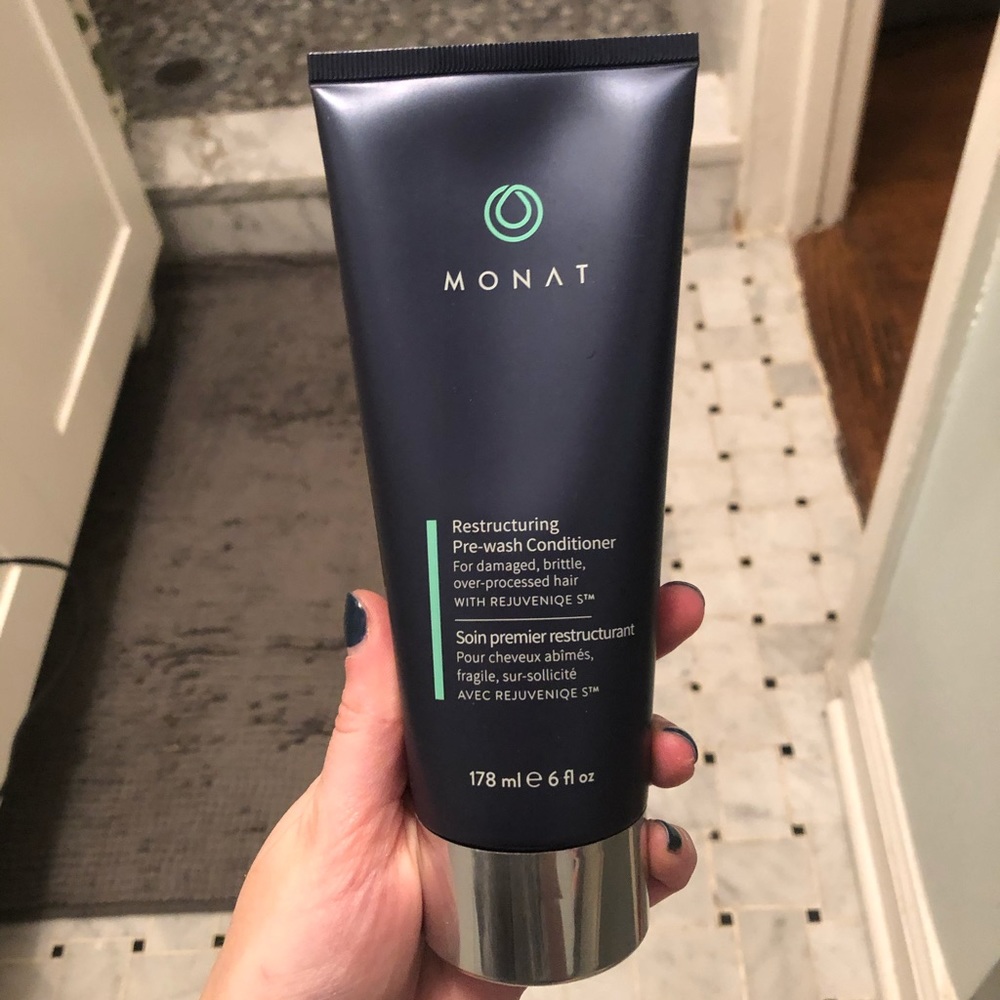 Monat Restructuring pre-wash conditioner